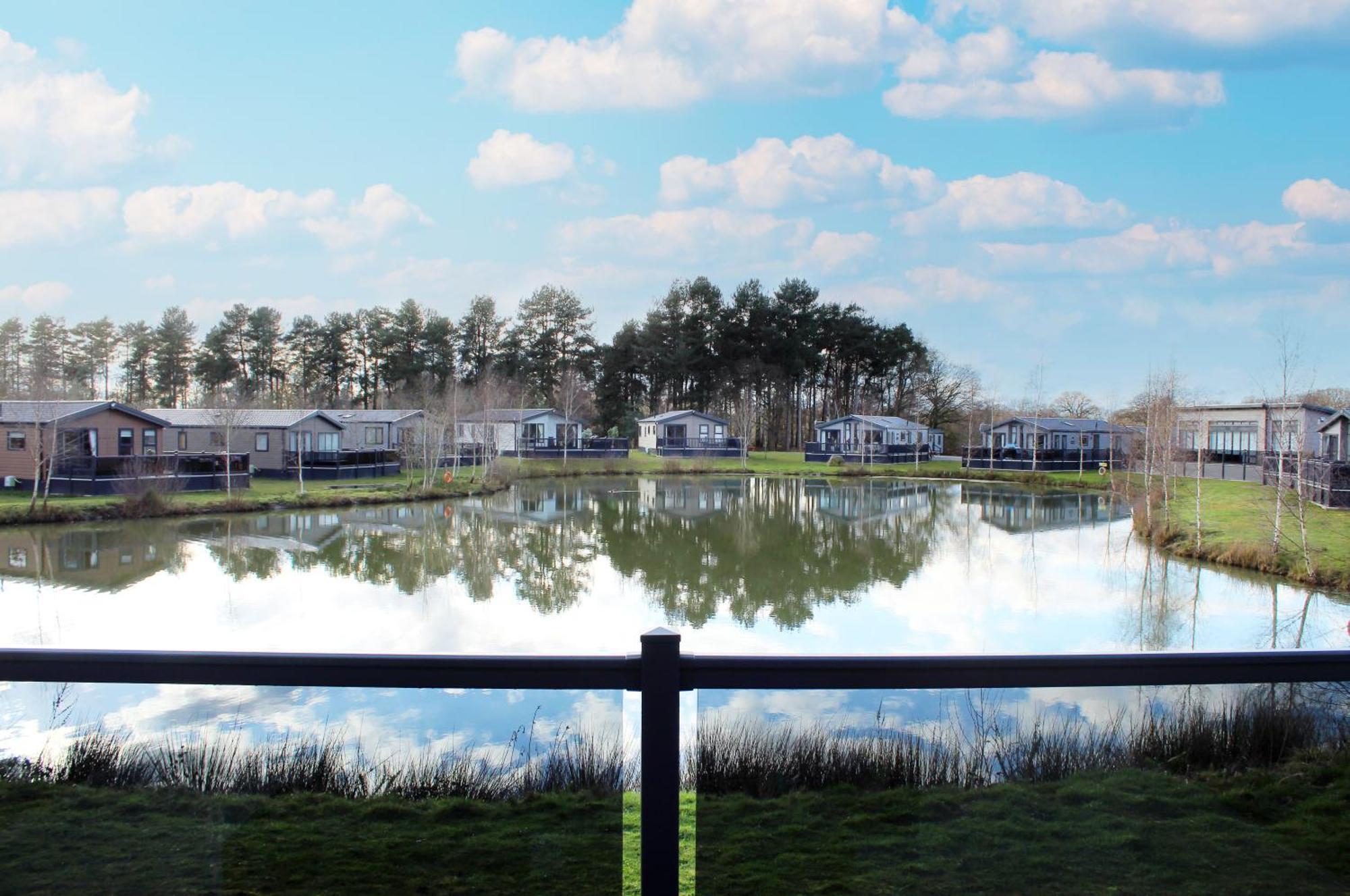 Hotchkin Lodge Woodhall Spa Exterior photo